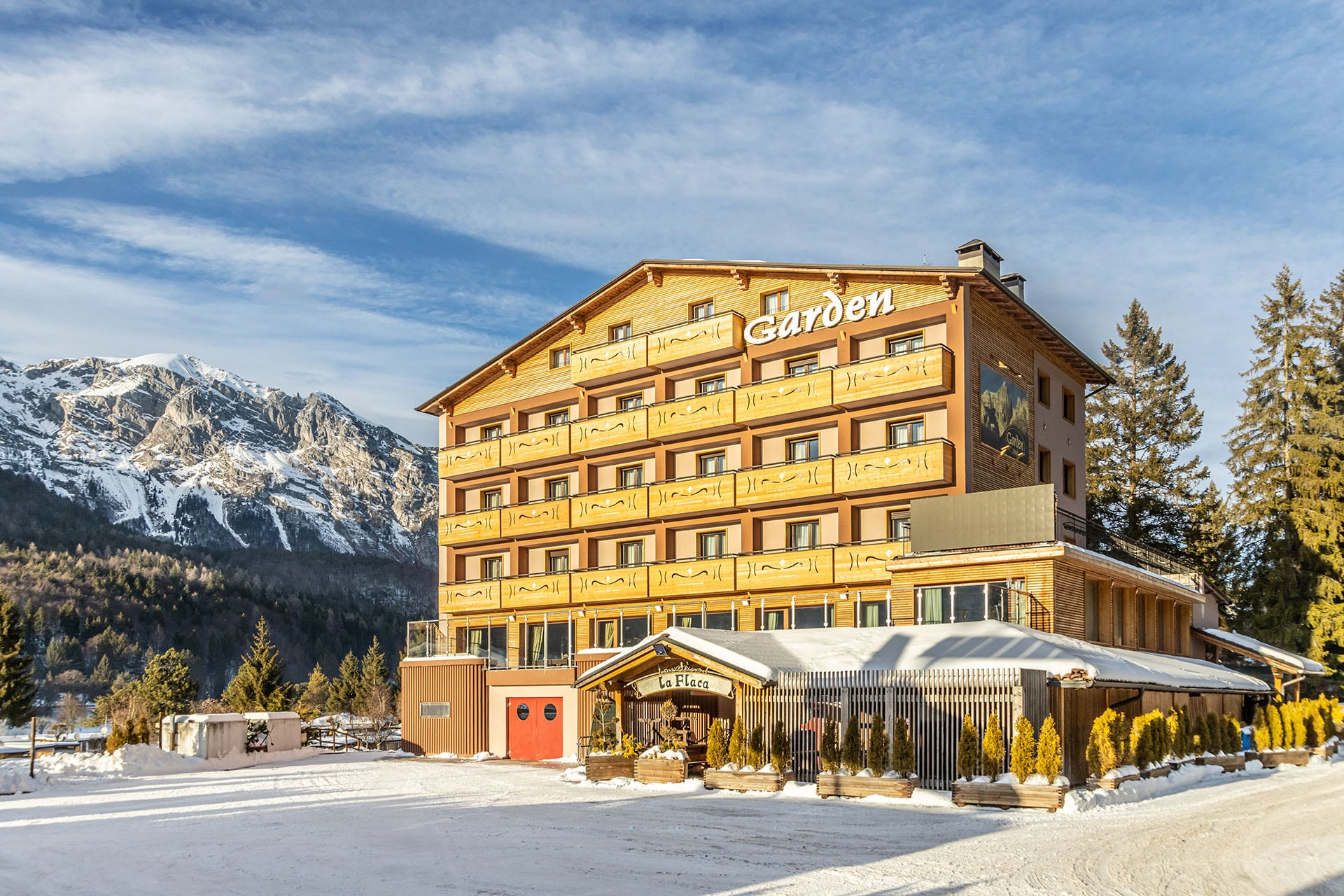 Hotel Garden e panorama delle Dolomiti